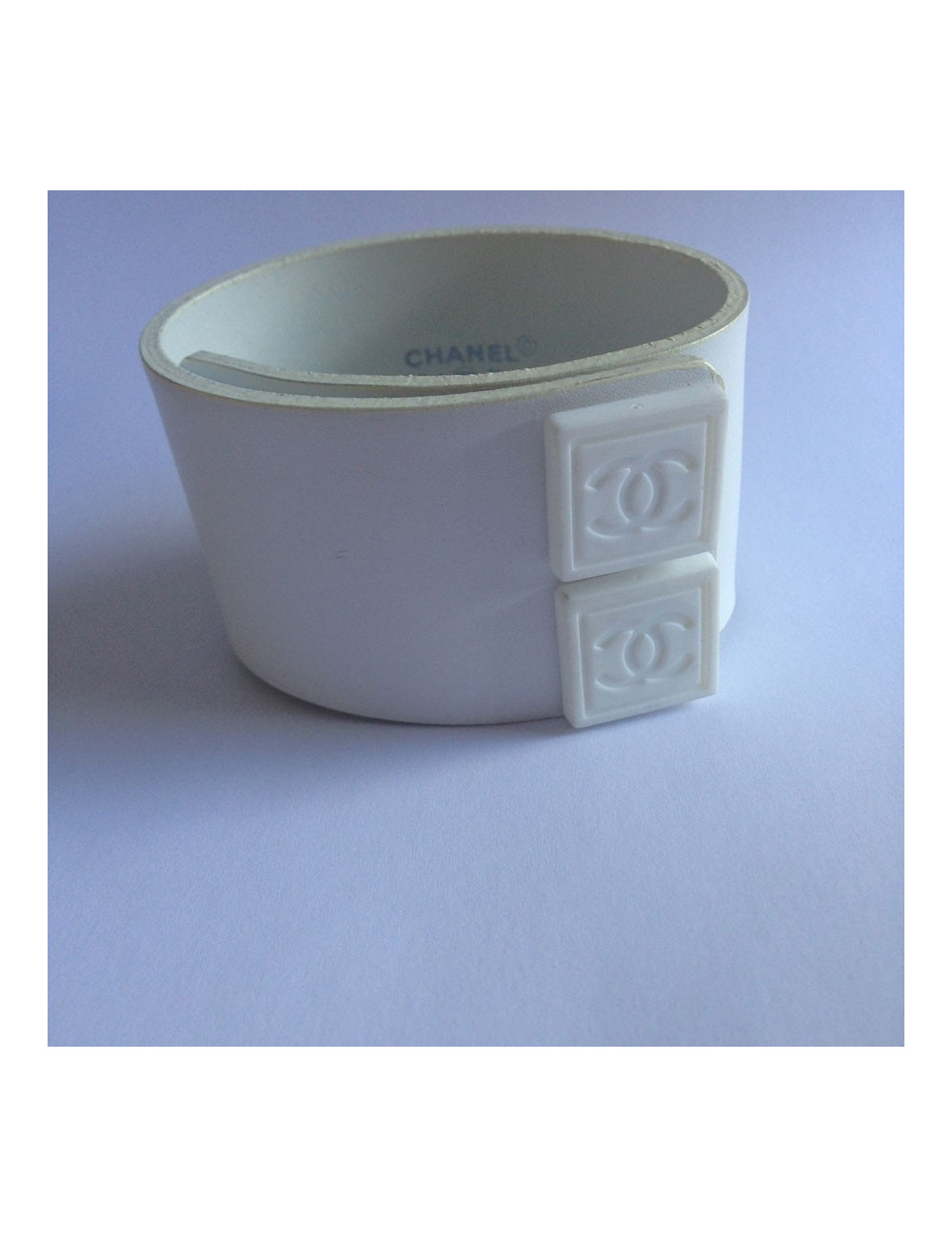 Large bracelet CHANEL en cuir blanc