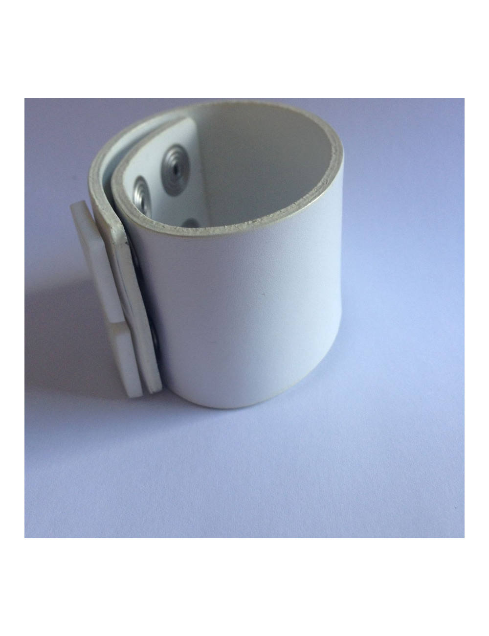 Large bracelet CHANEL en cuir blanc