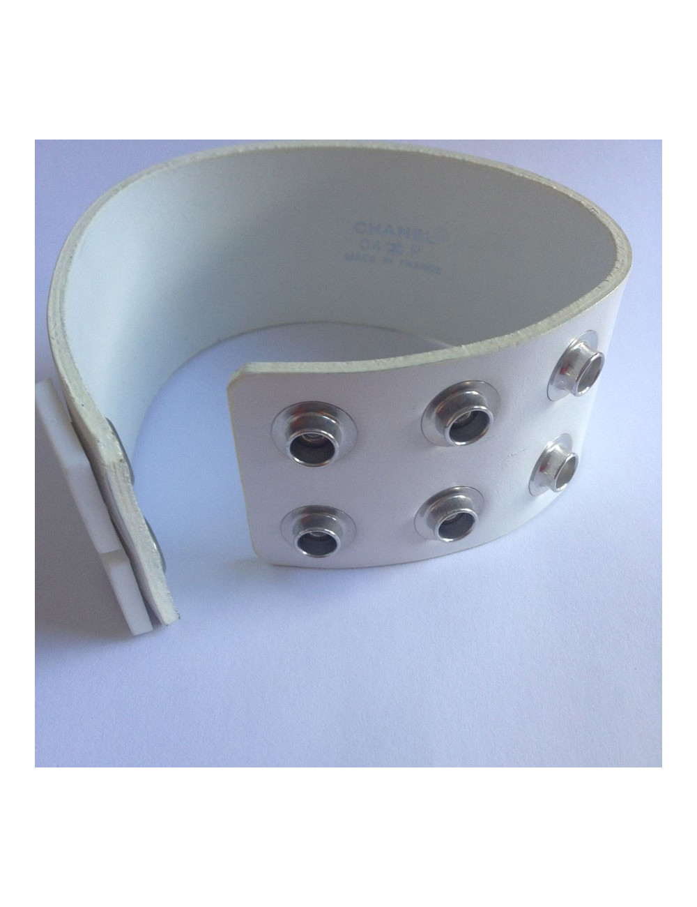 Large bracelet CHANEL en cuir blanc