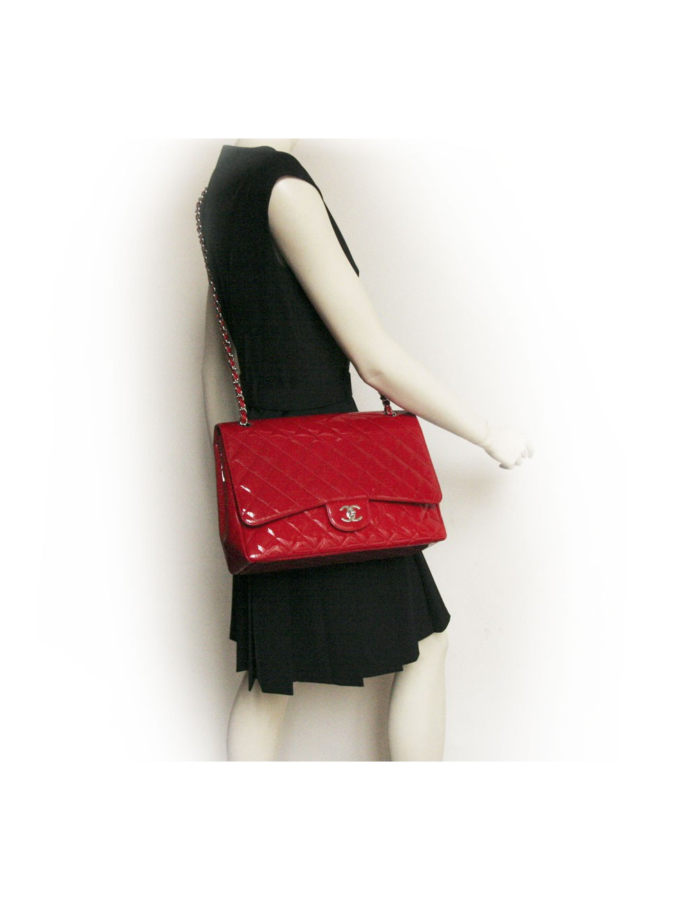 Sac maxi jumbo  CHANEL cuir verni rouge