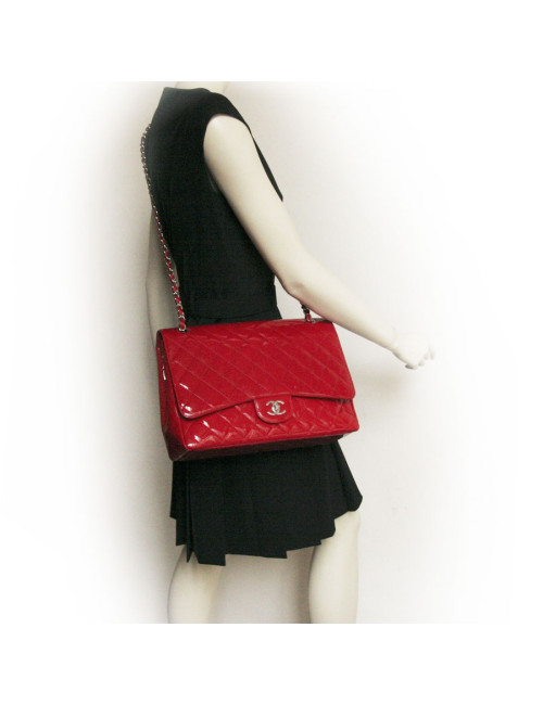 Sac maxi jumbo  CHANEL cuir verni rouge