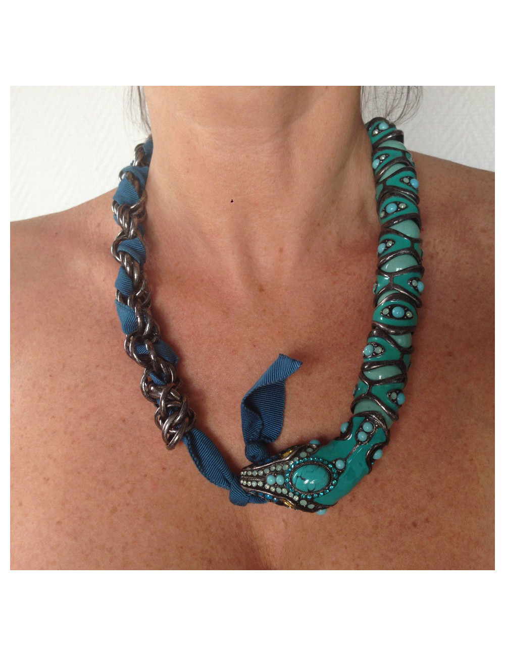 collier LANVIN serpent articulé en résine et strass