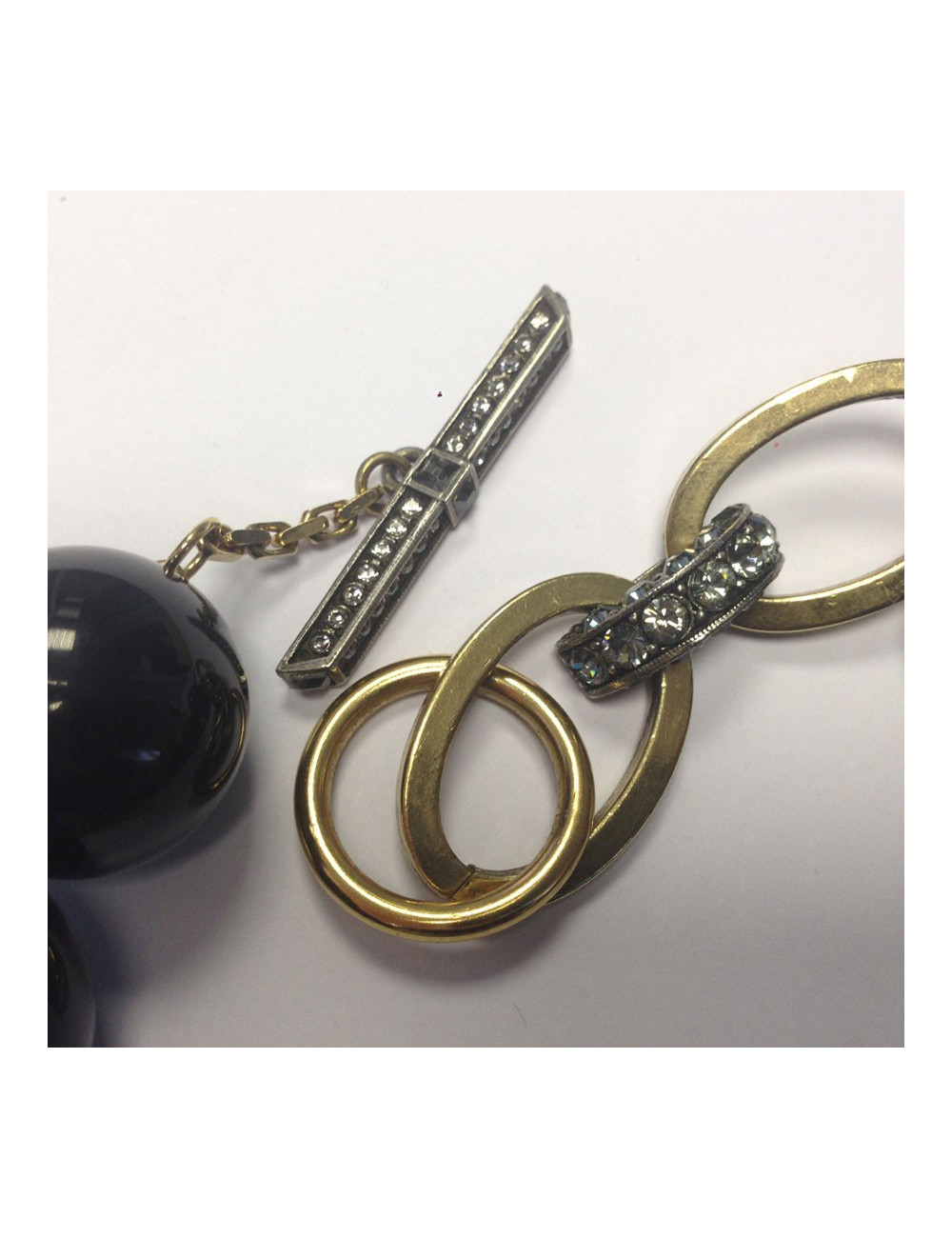 Collier LANVIN tête de tigre en résine ivoire et noire.