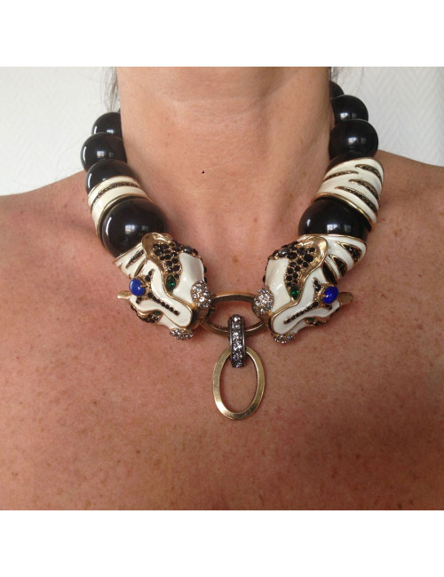Collier LANVIN tête de tigre en résine ivoire et noire.