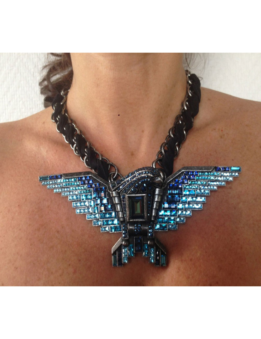 Collier LANVIN aigle articulé strass bleus et métal