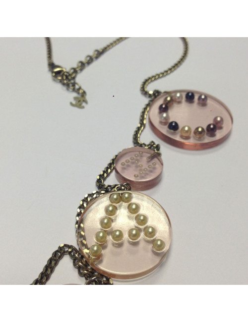 Collier CHANEL en plexi rose