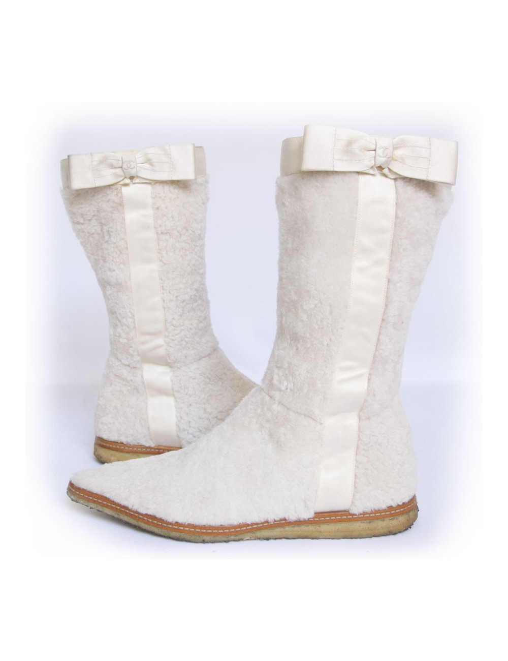 Mi bottes CHANEL  en peau retournée et ruban satin