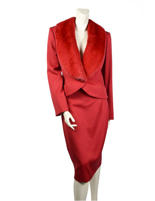 Tailleur CHRISTIAN DIOR rouge avec col en vison