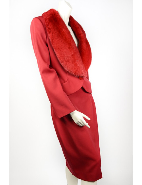 Tailleur CHRISTIAN DIOR rouge avec col en vison