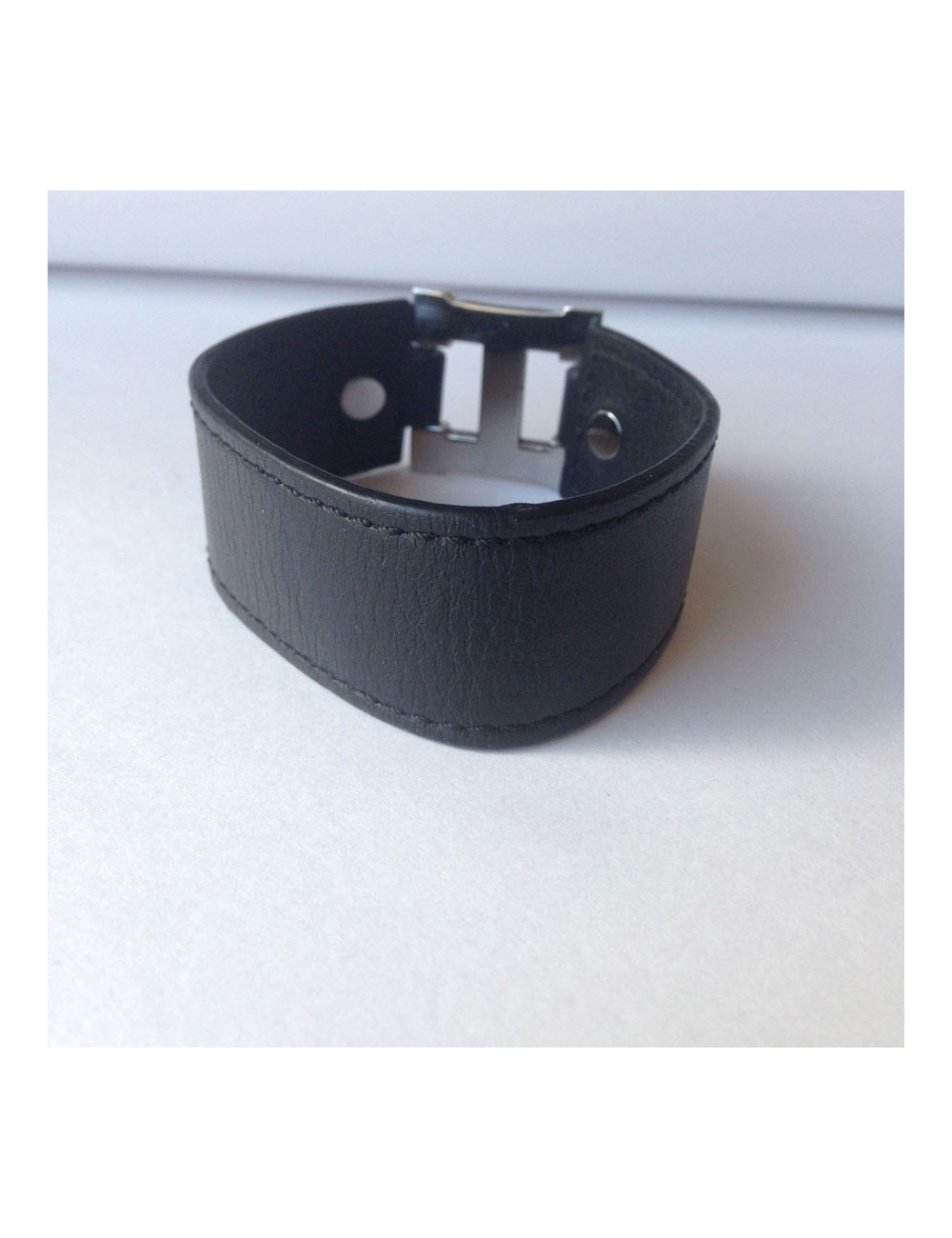 Bracelet HERMES cuir noir et "H" palladié