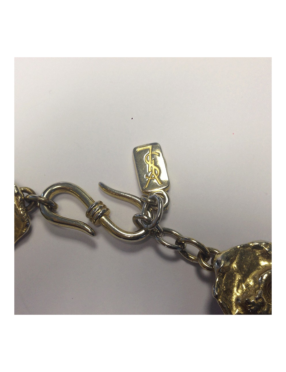 Collier "signes du zodiac" YVES SAINT LAURENT doré