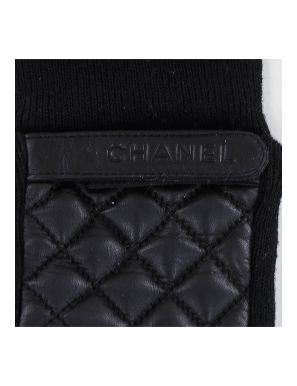 Paire de gants CHANEL en cuir noir