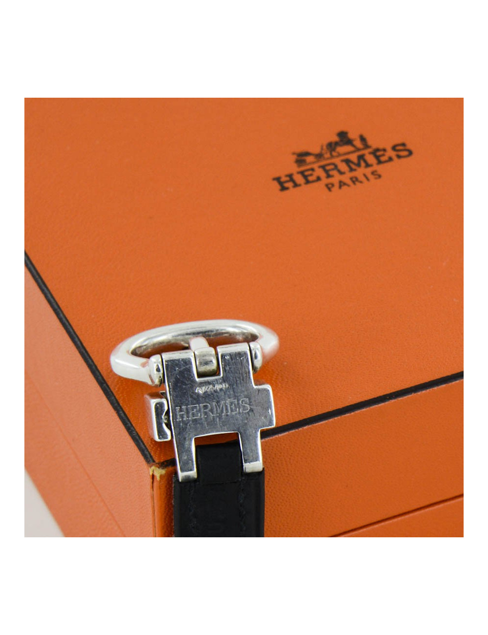 Bracelet HERMES en cuir noir et boucle argent