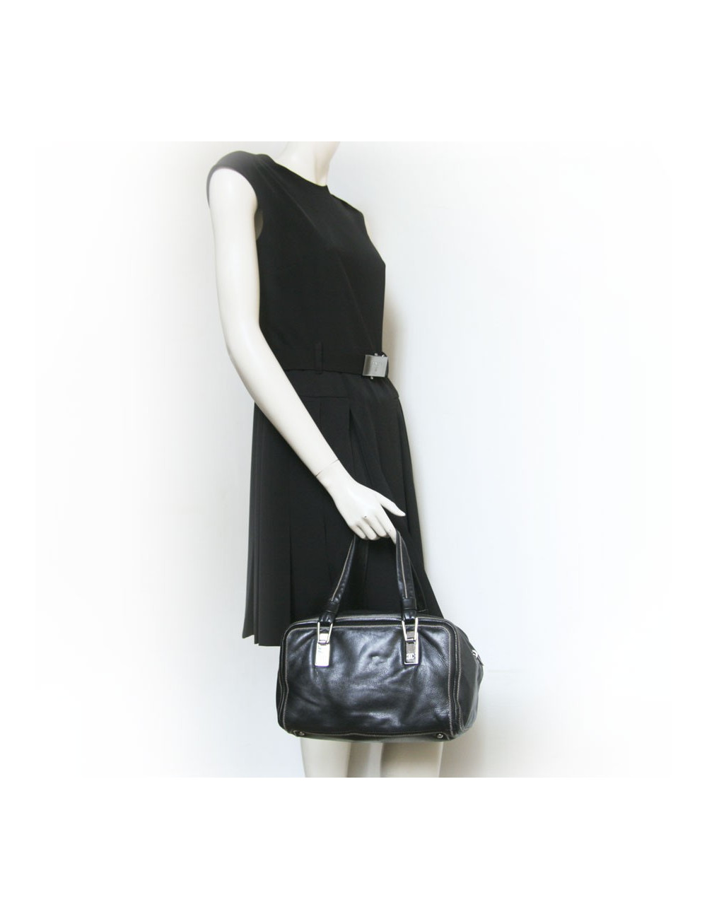 Sac bowling CHANEL en cuir d'agneau noir 
