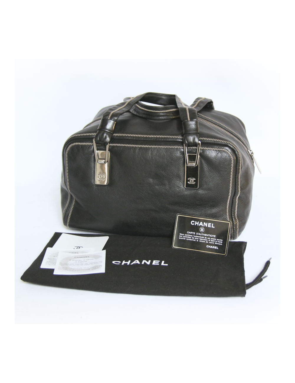 Sac bowling CHANEL en cuir d'agneau noir 