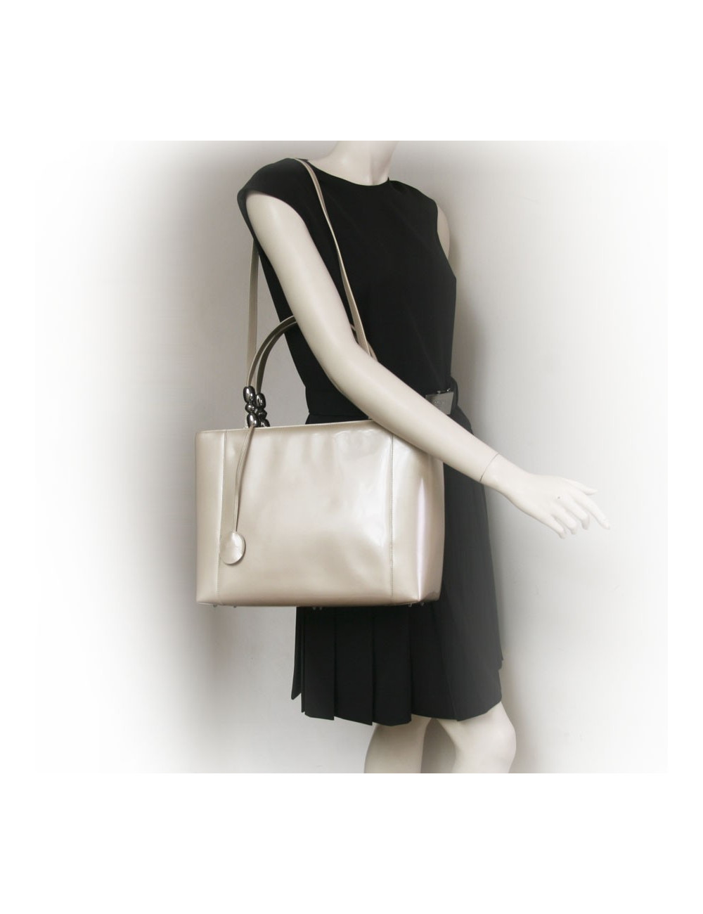 Sac" lady Perla" DIOR en vernis crème GM et son porte-monnaie