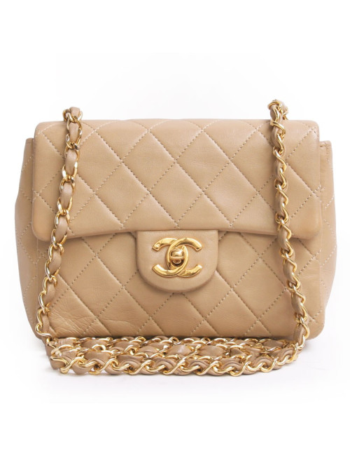 mini sac CHANEL matelassé en cuir d'agneau beige