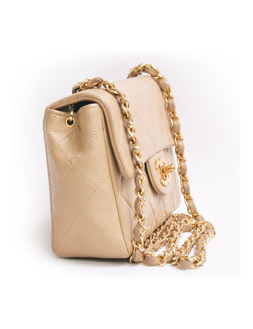mini sac CHANEL matelassé en cuir d'agneau beige