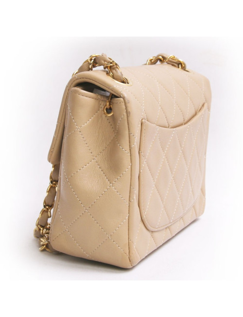 mini sac CHANEL matelassé en cuir d'agneau beige