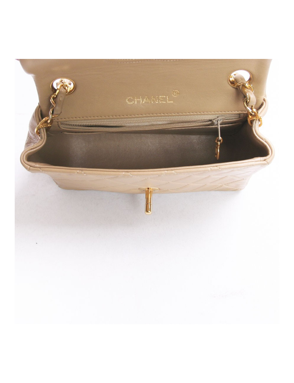 mini sac CHANEL matelassé en cuir d'agneau beige