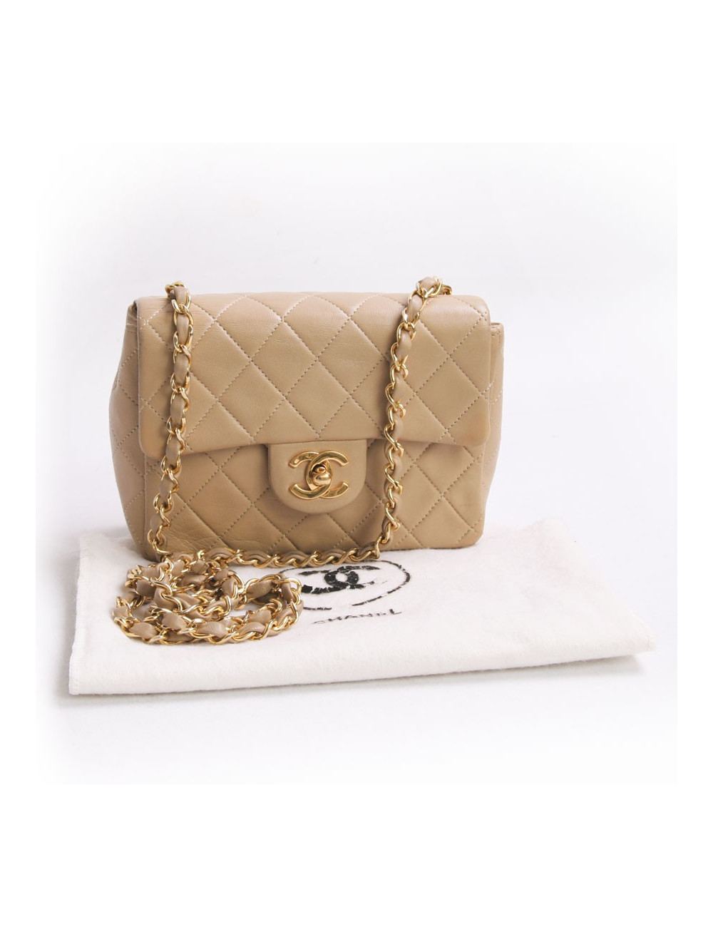 mini sac CHANEL matelassé en cuir d'agneau beige