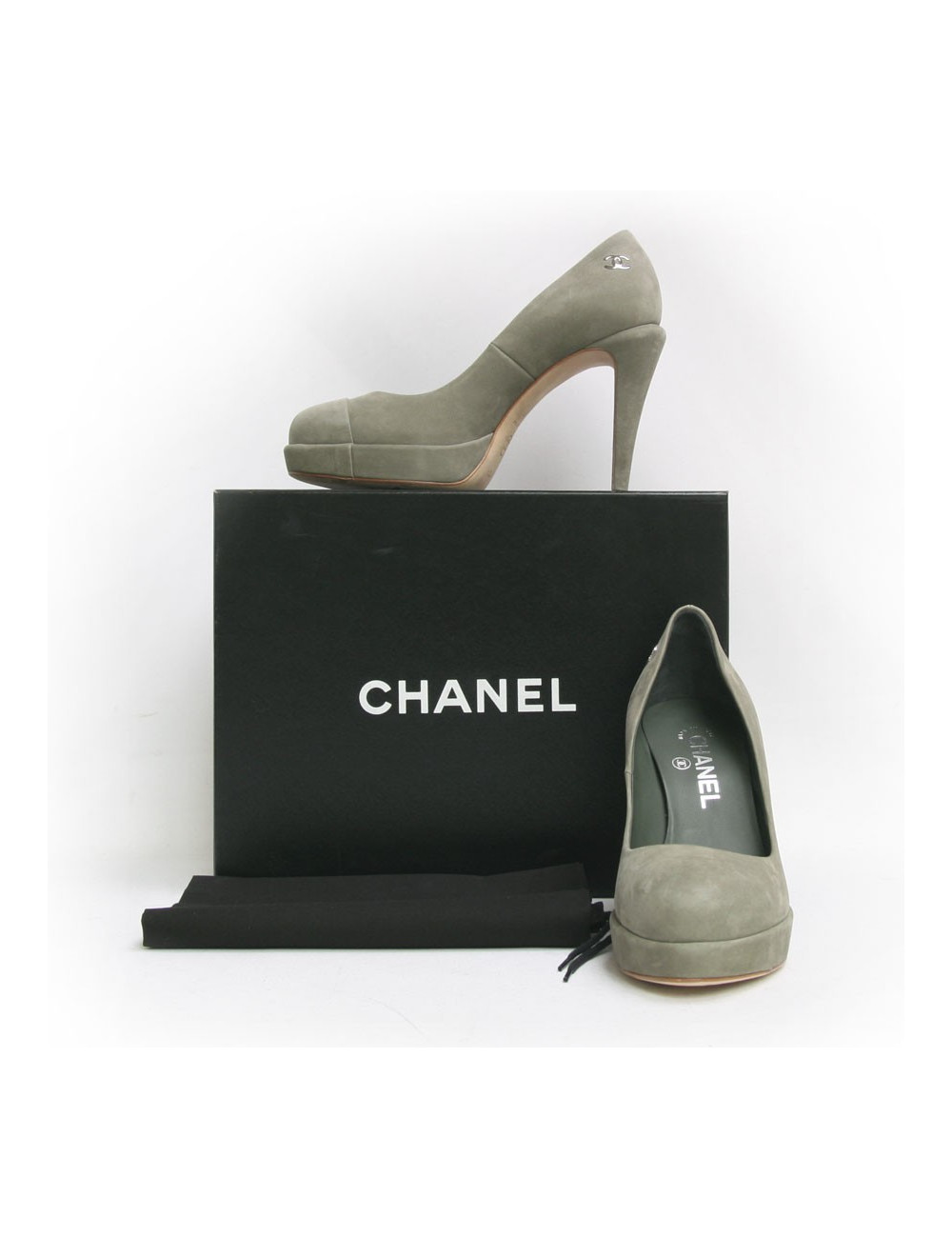 Escarpins CHANEL T 37 veau velours 