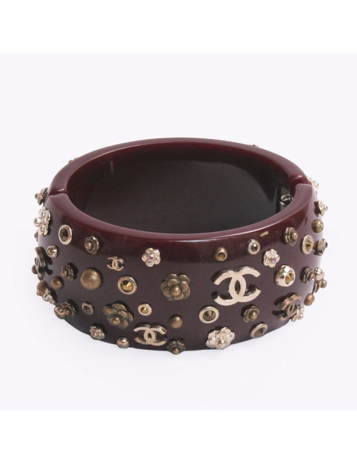 Manchette CHANEL bordeaux incrustée de camélias dorés