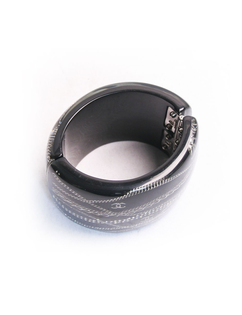 Manchette CHANEL noire avec inclusion chaînes et brillants