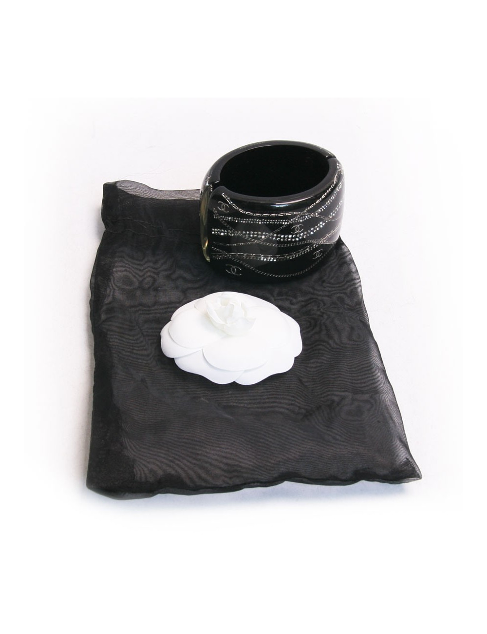 Manchette CHANEL noire avec inclusion chaînes et brillants