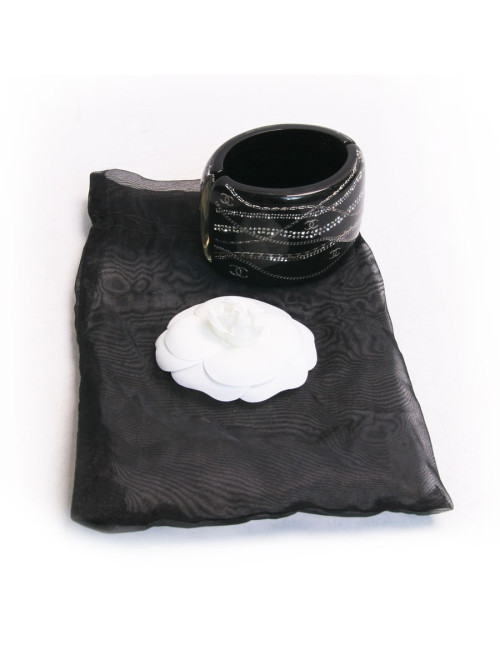 Manchette CHANEL noire avec inclusion chaînes et brillants