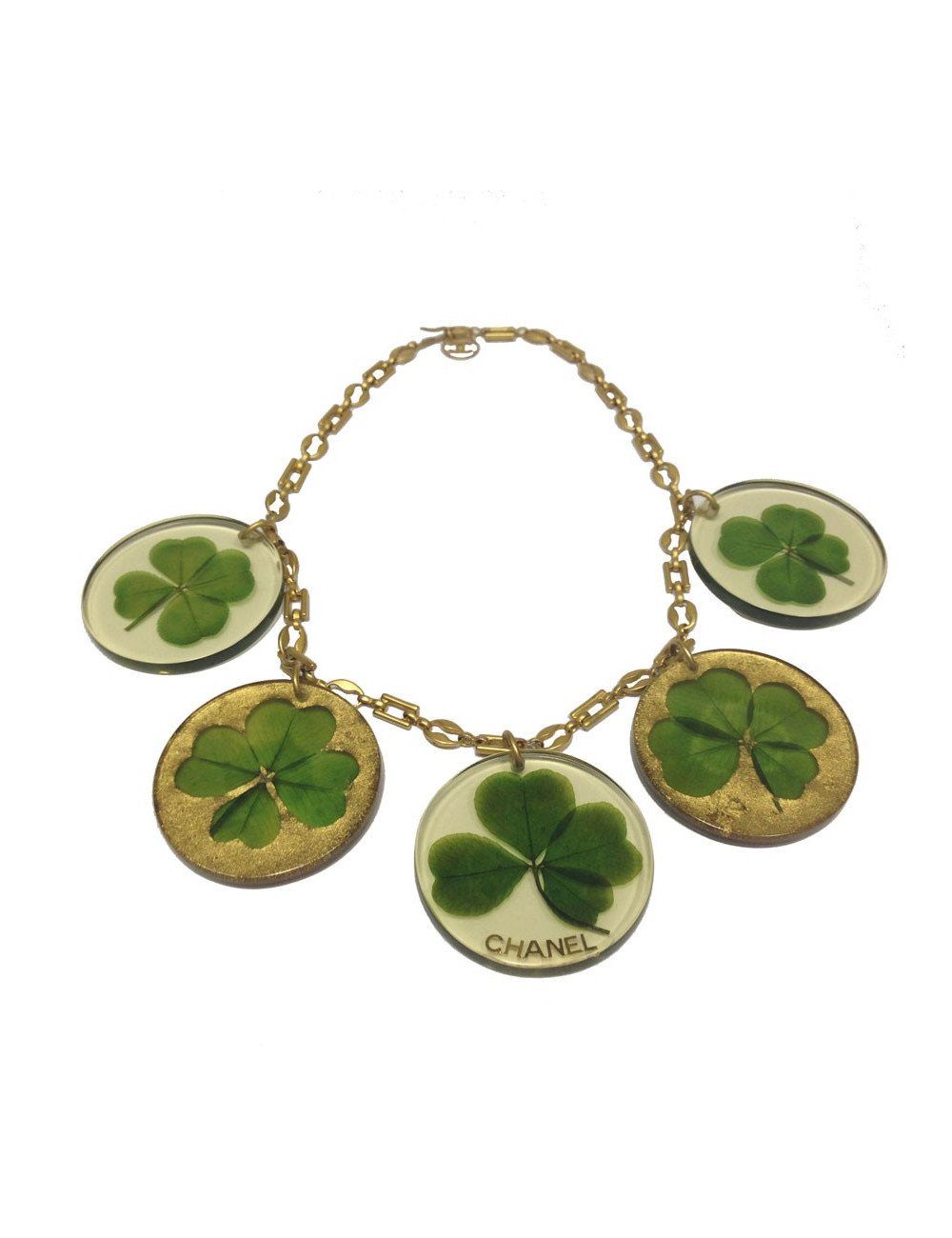Collier CHANEL en plexiglas incrusté de trèfles