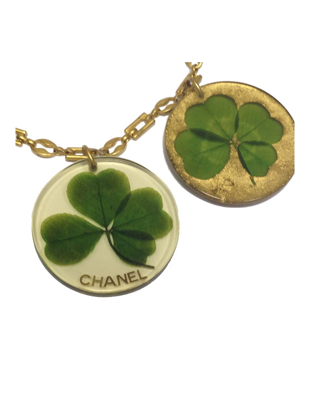 Collier CHANEL en plexiglas incrusté de trèfles