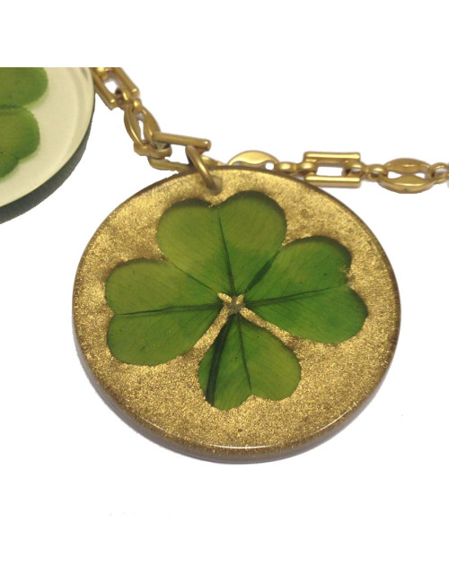 Collier CHANEL en plexiglas incrusté de trèfles