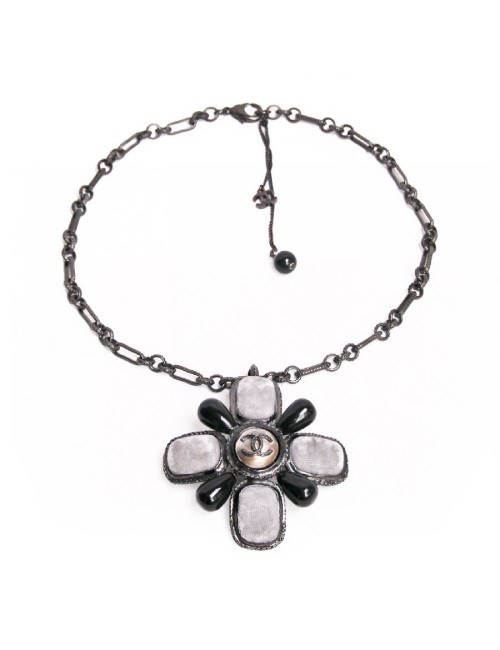 Collier bijou CHANEL pâte de verre et pane de velours gris