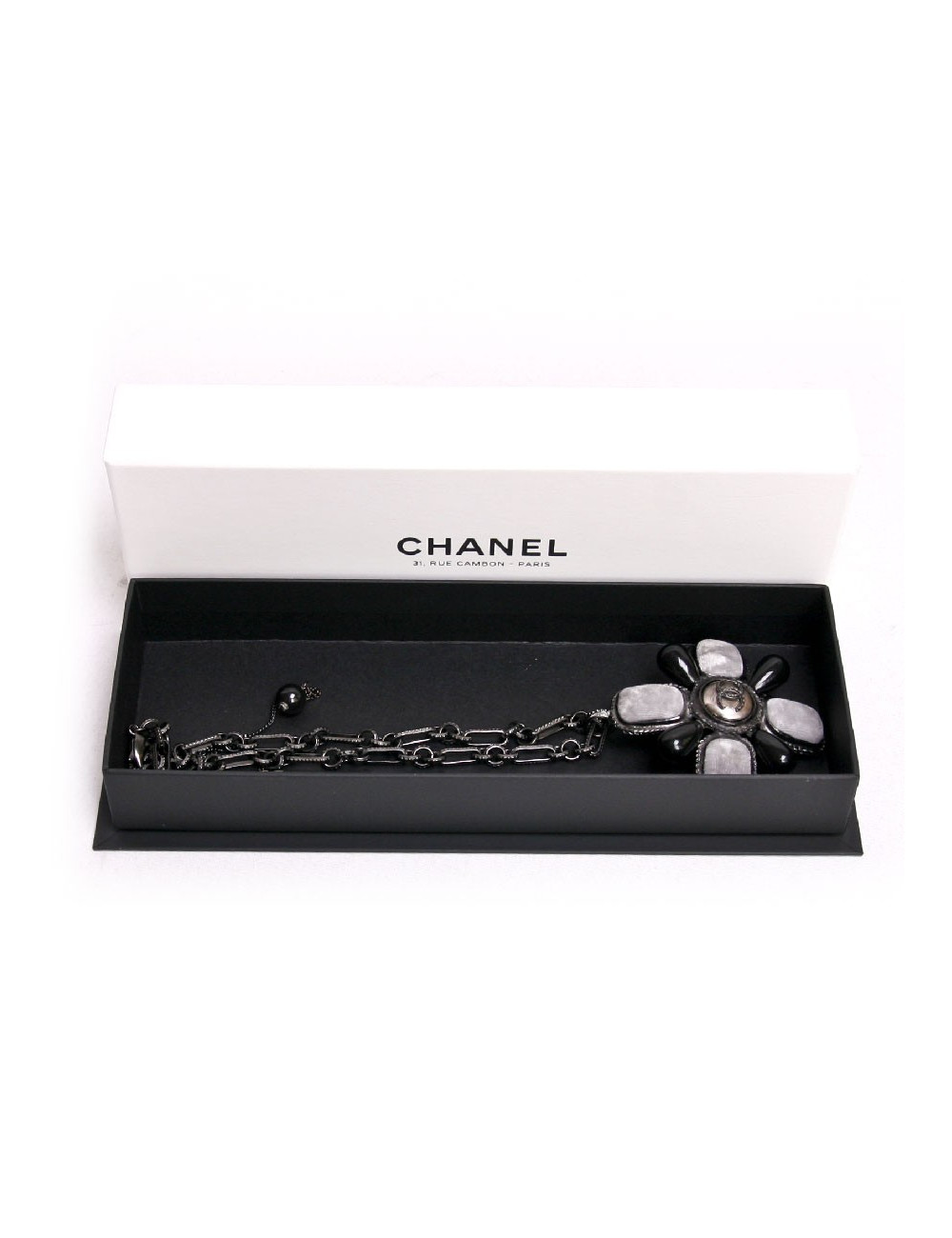 Collier bijou CHANEL pâte de verre et pane de velours gris