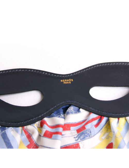 Cache-visage HERMES  en foulard de soie et cuir