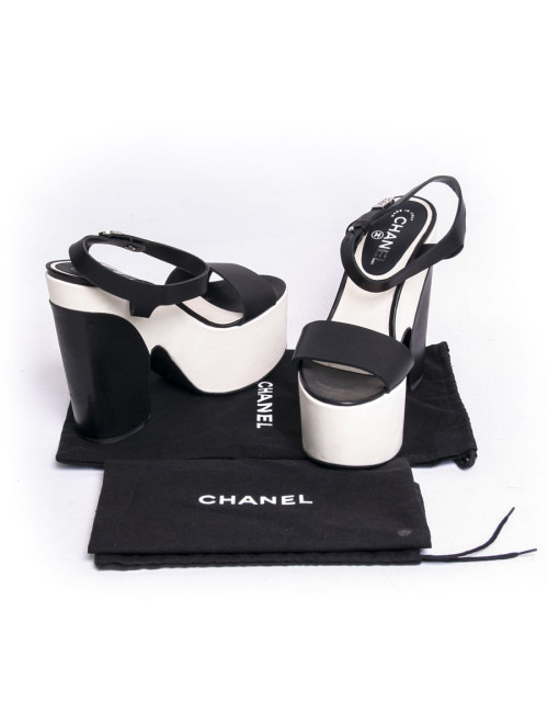 Sandales compensées  t 38 CHANEL bicolores ivoire et noir