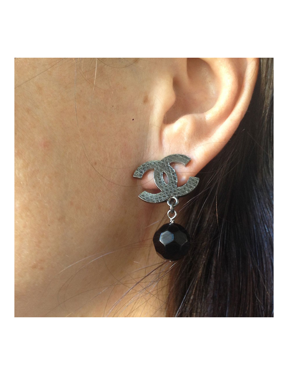 Clips CC et perle noire