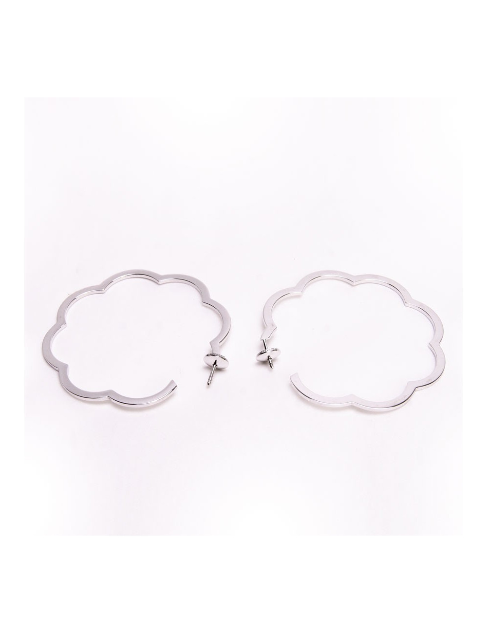 Clous d'oreille CHANEL en or blanc 