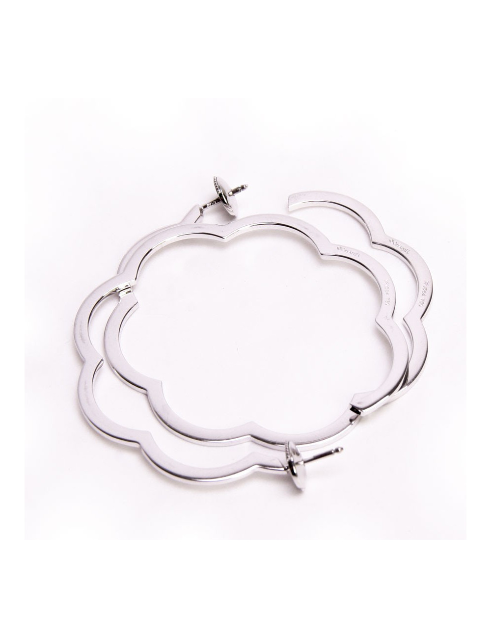 Clous d'oreille CHANEL  créoles en or blanc 