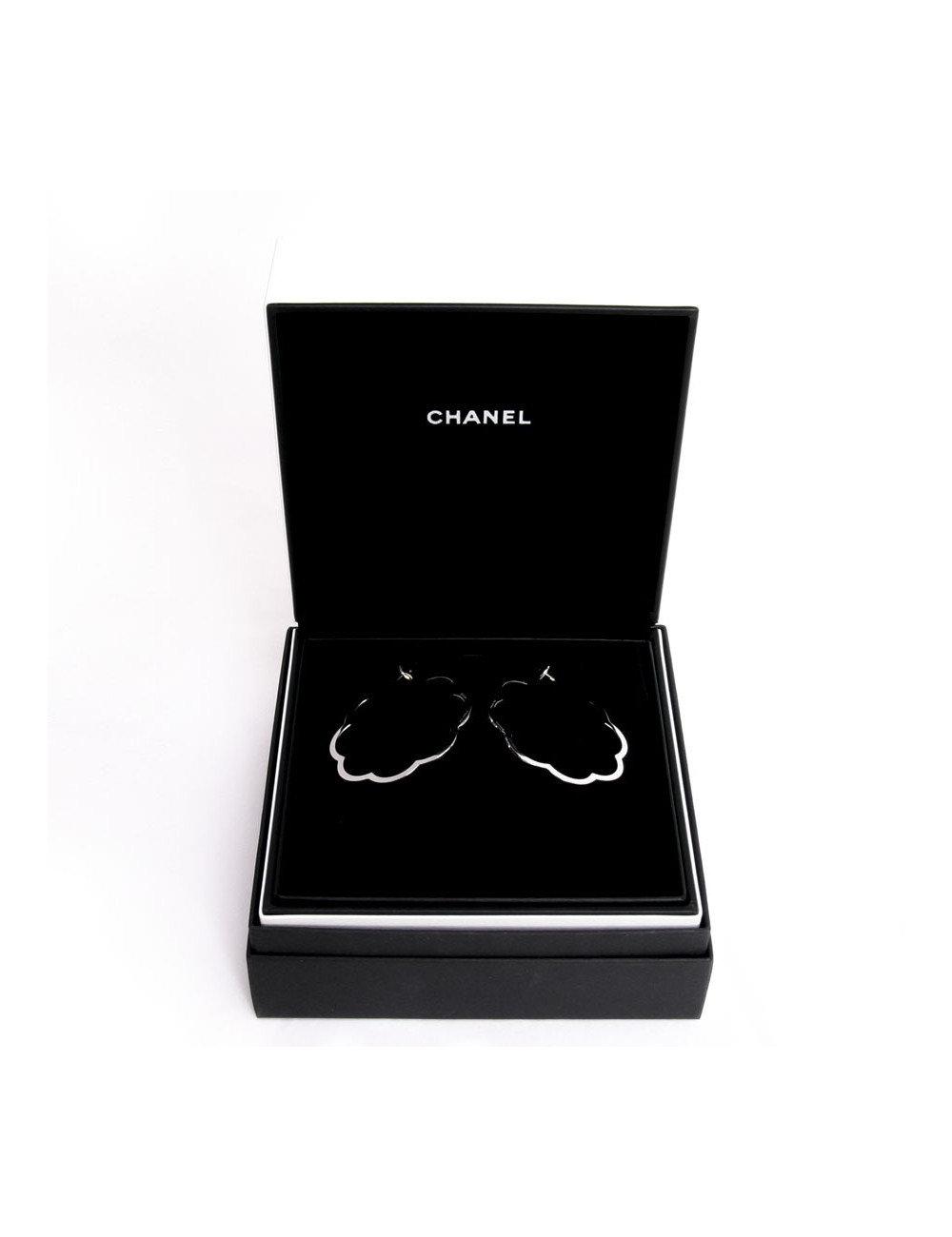 Clous d'oreille CHANEL  créoles en or blanc 