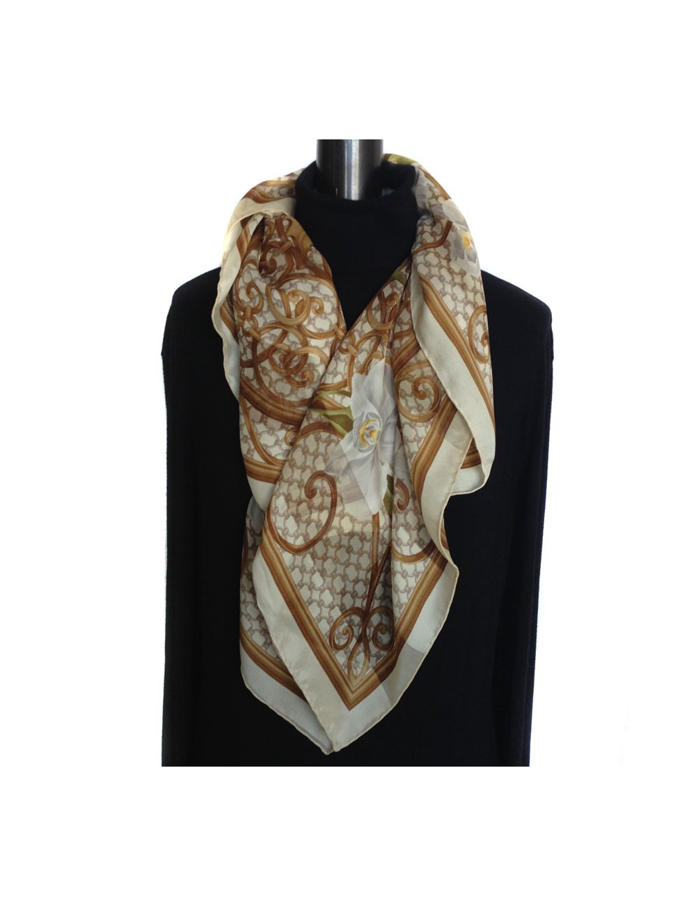 Carré Christian Dior en soie fleurie vintage