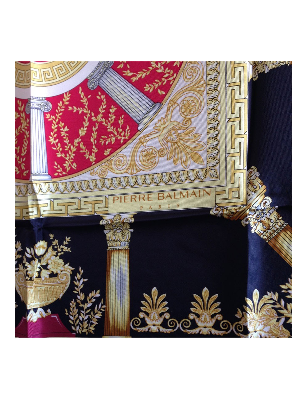Carré Pierre BALMAIN