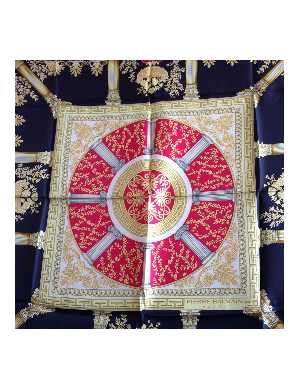 Carré de soie Pierre BALMAIN
