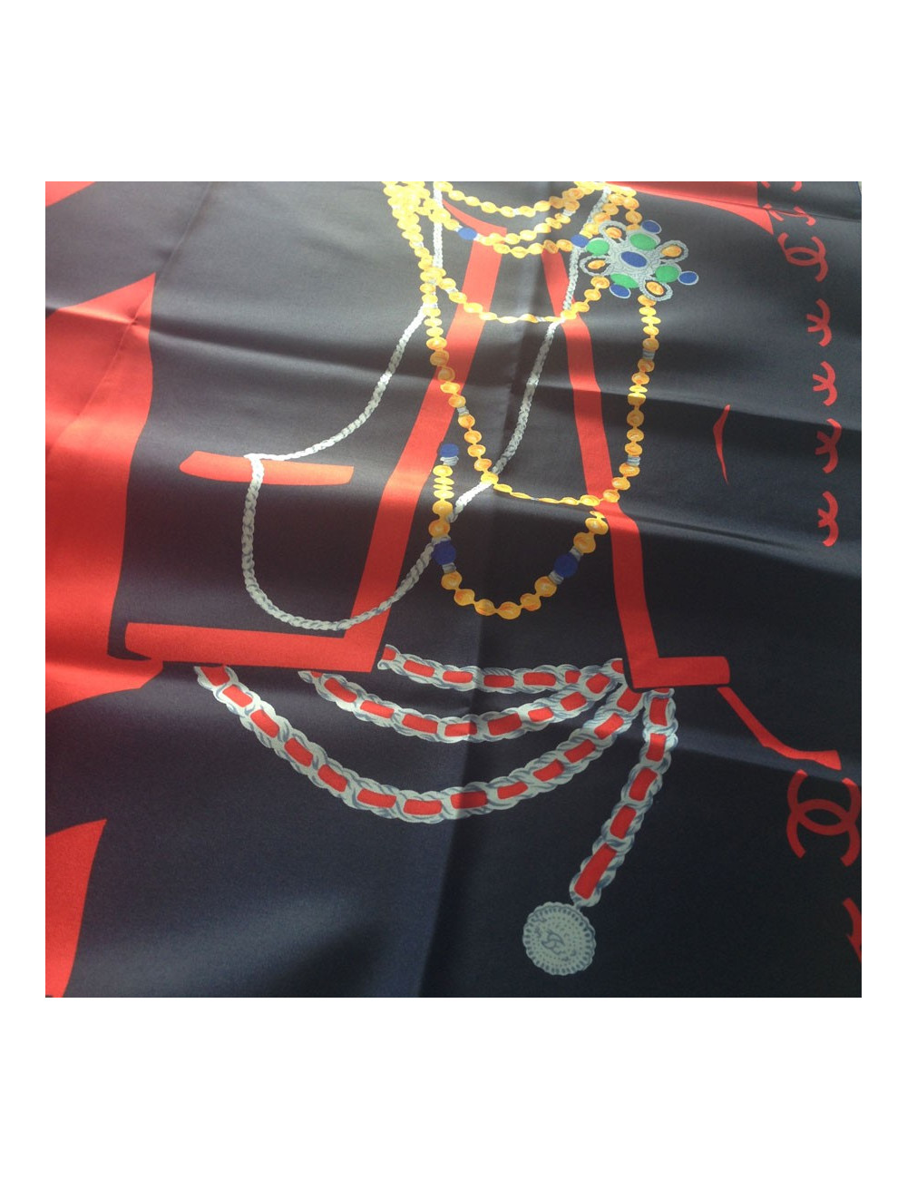 Carré de soie CHANEL "coco" 