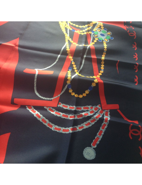 Carré de soie CHANEL "coco" bleu marine