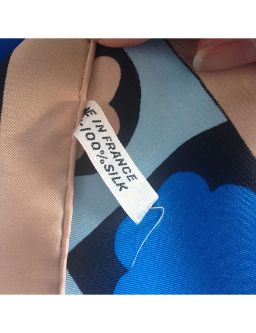 Carré de soie Yves Saint Laurent vintage