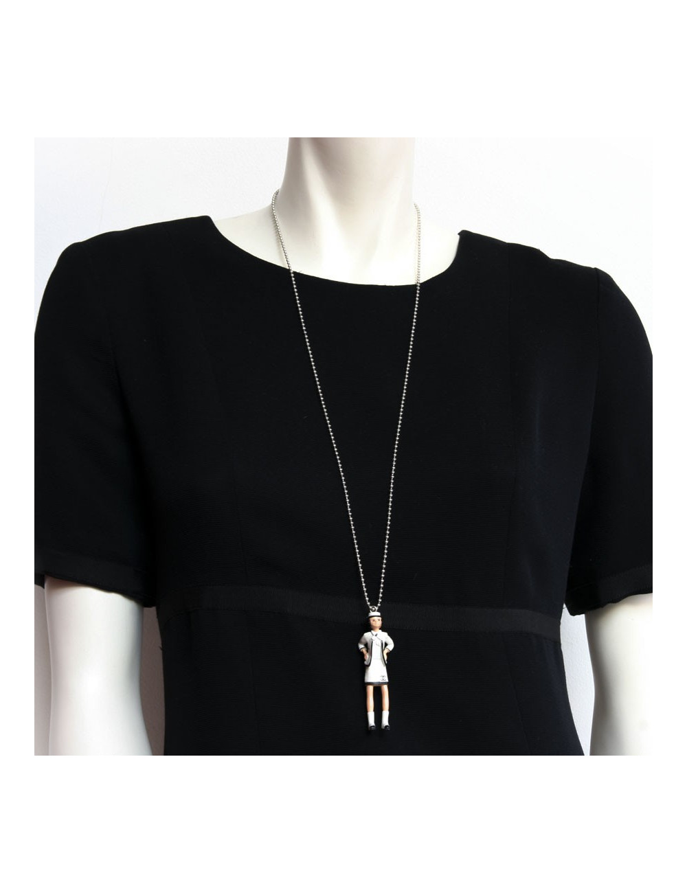 sautoir CHANEL Figurine "COCO"