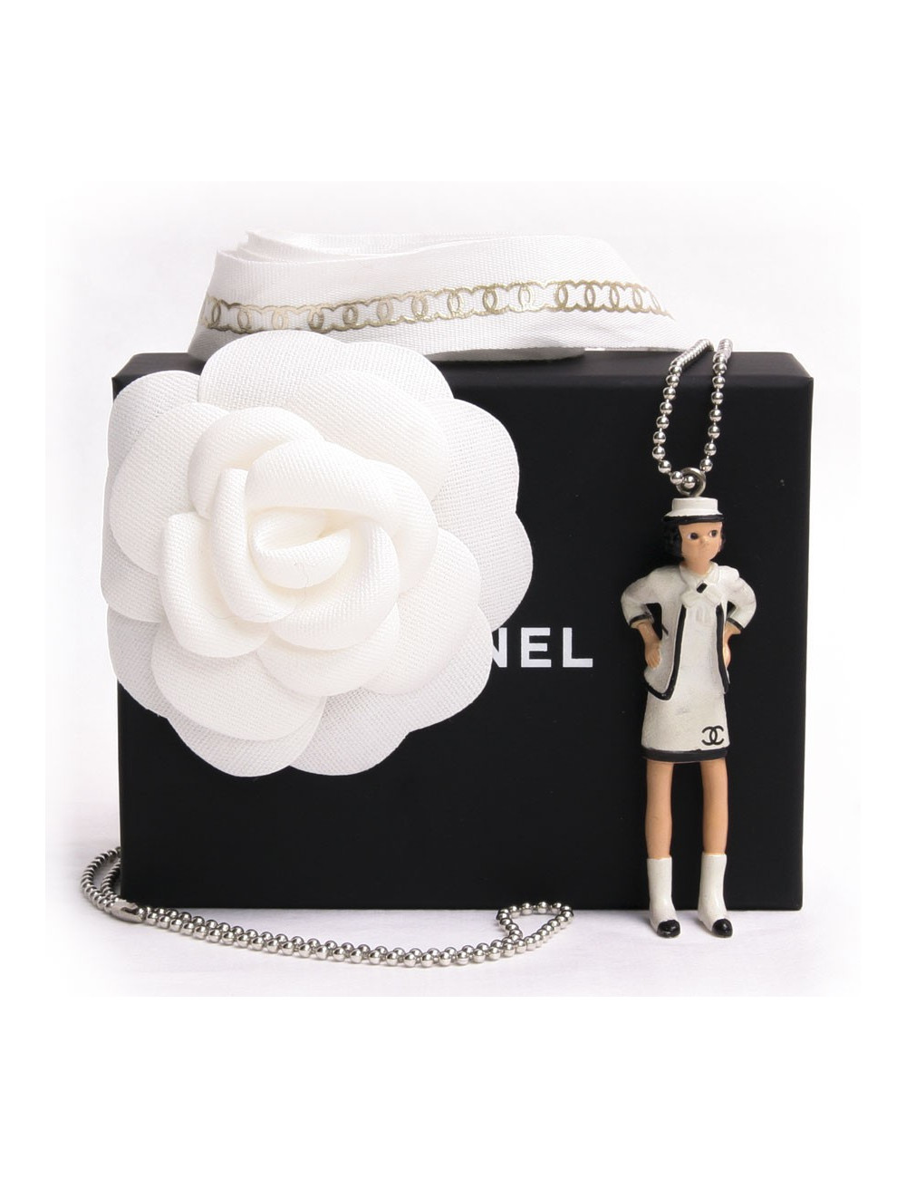 sautoir CHANEL Figurine "COCO"