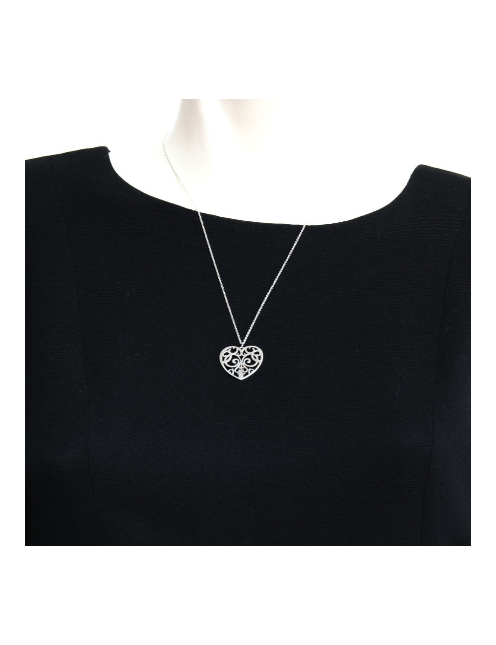 Collier TIFFANY & Co chaîne argent et cœur ajouré